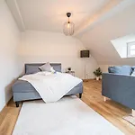 Apartment Fullhouse - - L8 - Balcony - Smarttv - Nespresso *
