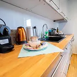 Apartment Fullhouse - - L8 - Balcony - Smarttv - Nespresso *
