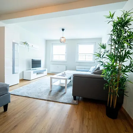 Fullhouse - - L8 - Balcony - Smarttv - Nespresso Zwickau